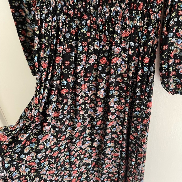 Gorgeous floaty floral dress! - Picture 2 of 7